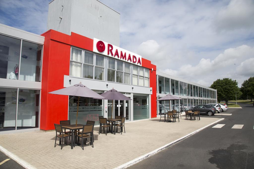 Ramada Milton Keynes Hotel Exterior foto