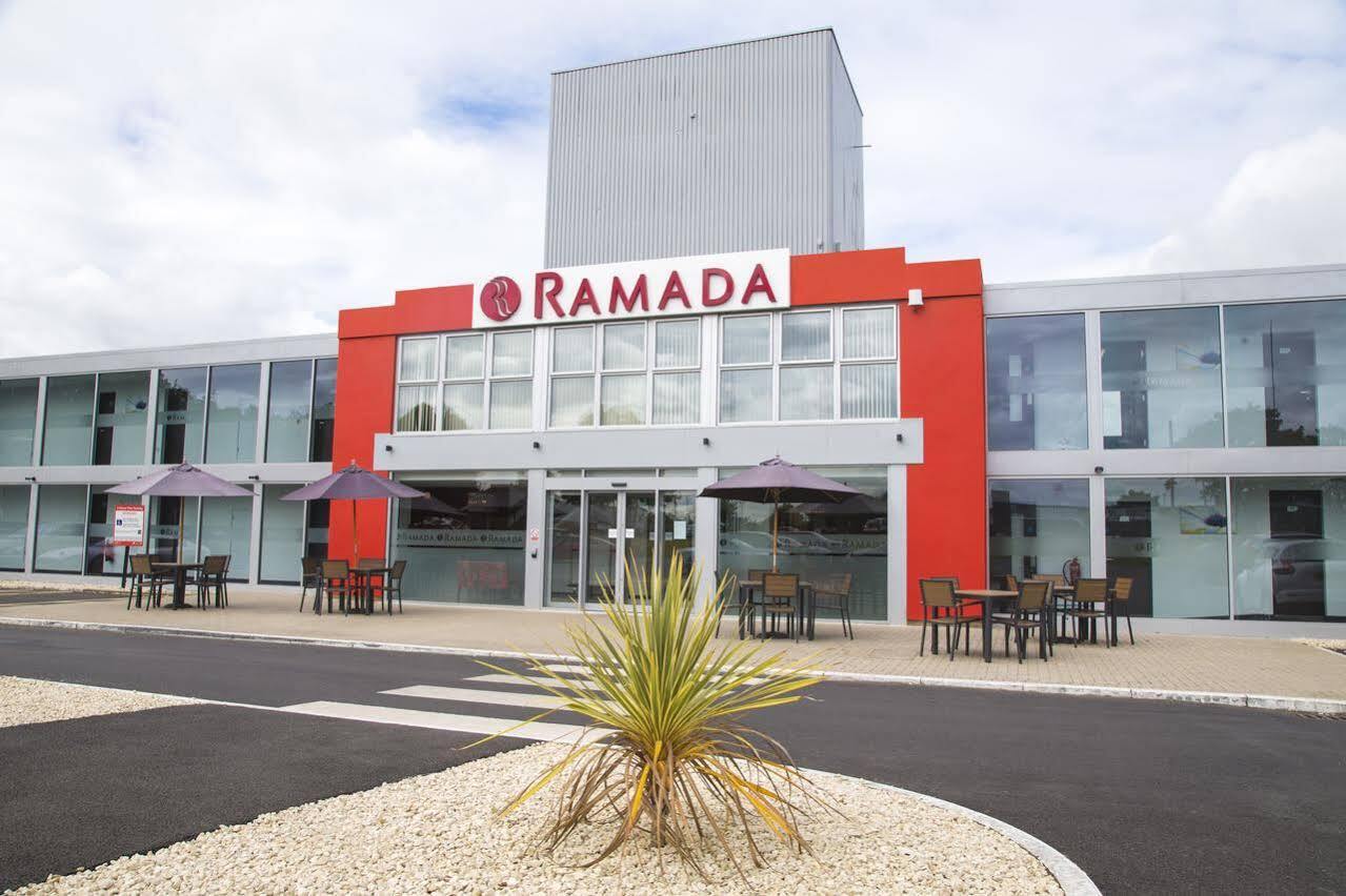 Ramada Milton Keynes Hotel Exterior foto